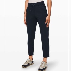 Lululemon On The Fly 7/8 Pant in True Navy NWT